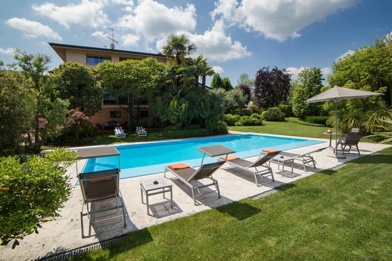 B&B Villa Adriano Desenzano del Garda Kültér fotó
